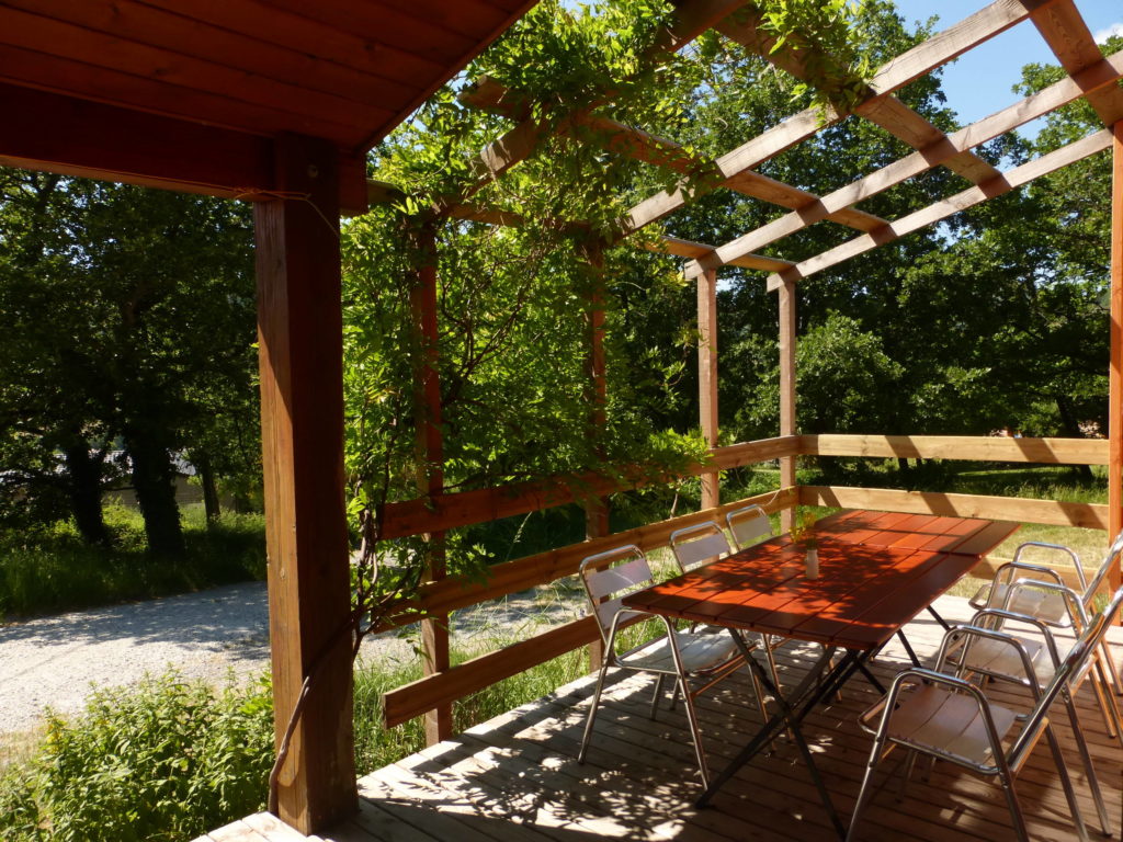 chalets darbres VUE-TERRASSE-chalet-bleu_1S-1024x768