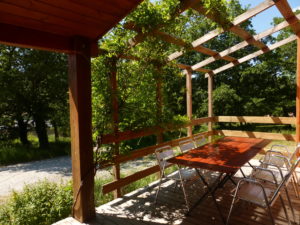 chalet bleu chalet piscine Ardeche sud location vacances